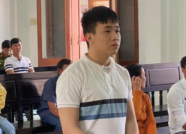 Bênh bạn gái, chém người can ngăn