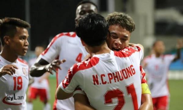 Trần Phi Sơn thành đồng đội của Công Phượng