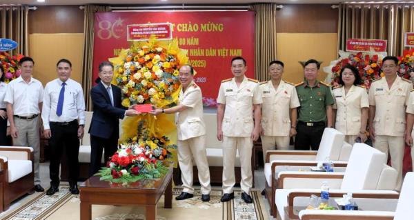 Bí thư Thành ủy Đà Nẵng thăm, chúc mừng CATP Đà Nẵng