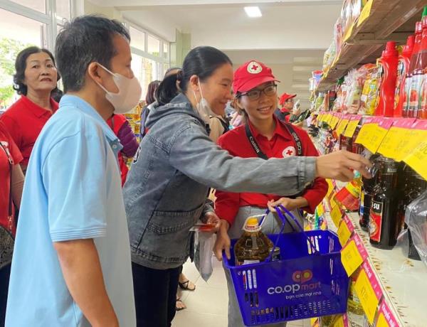 Chăm lo Tết đủ đầy cho người dân có hoàn cảnh khó khăn