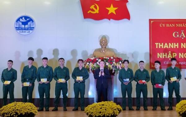 Quận Cẩm Lệ gặp mặt thanh niên chuẩn bị nhập ngũ năm 2024