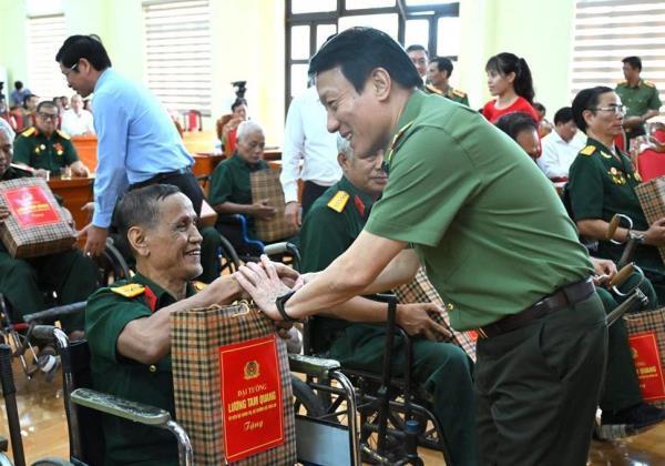 Lãnh đạo Đảng, Nhà nước luôn quan tâm chăm lo cho người có công, thể hiện trách nhiệm và đạo lý cao đẹp