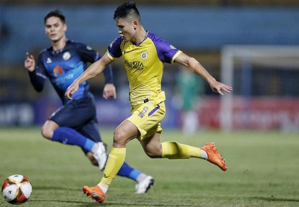 Đã thấy bóng tân vương?