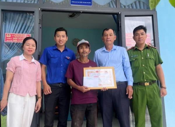 Tuyên dương người không tham của rơi