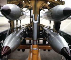 Cắt giảm hay tăng cường sức mạnh vũ khí hạt nhân?