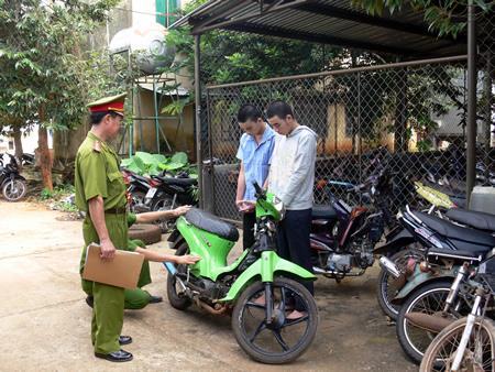 Xóa sổ các nhóm chuyên xin đểu học sinh