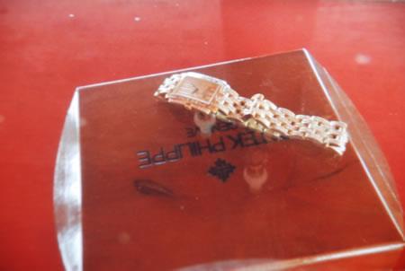 Vụ trộm đồ cổ và thùng bia tạ lỗi