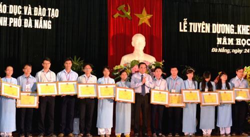 Đà Nẵng: 200 học sinh xuất sắc được UBND TP tặng Bằng khen