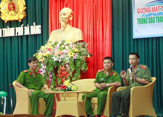 Giao lưu gương sáng trên mặt trận phòng chống tội phạm: Sẵn sàng hy sinh vì bình yên của nhân dân