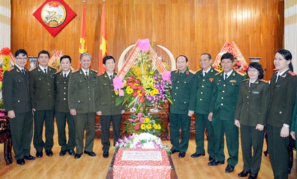 Lãnh đạo CATP Đà Nẵng thăm, chúc mừng các lực lượng vũ trang