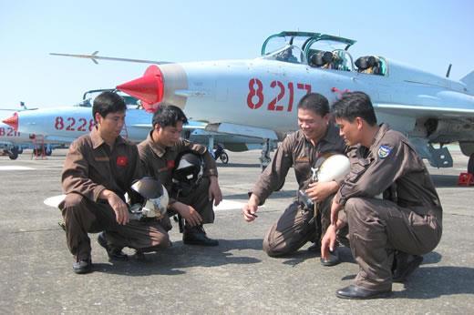 Kỷ niệm 70 năm Ngày truyền thống QĐNDVN và 25 năm Ngày hội QPTD: Làm chủ bầu trời