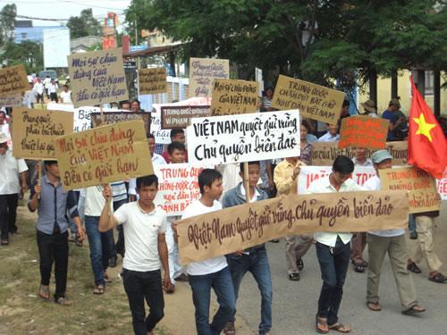 Cực lực phản đối Trung Quốc xâm phạm chủ quyền biển đảo Việt Nam