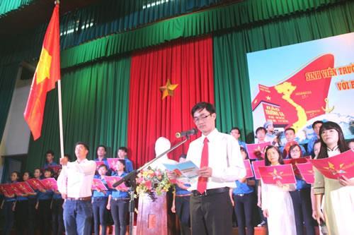 Sinh viên mít- tinh lên án hành động ngang ngược của Trung Quốc