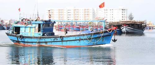 Hiên ngang đạp sóng vươn khơi