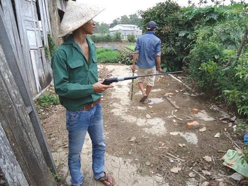 Súng tự chế bằng hơi cồn lên núi