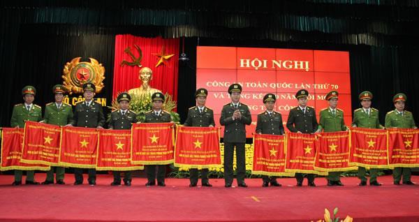 Bộ trưởng Bộ Công an Trần Đại Quang phát động phong trào thi đua Vì ANTQ năm 2015