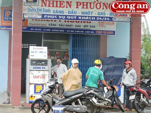 Xăng dầu ở Lý Sơn: Vẫn ở mức cao