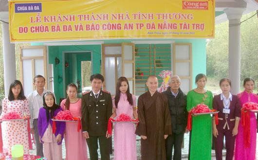 Báo Công an TP Đà Nẵng- Chùa Bà Đa: Khánh thành và bàn giao nhà tình thương cho bà Nguyễn Thị Thuẫn