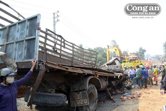 TNGT kinh hoàng, 6 người chết, 1 người bị thương
