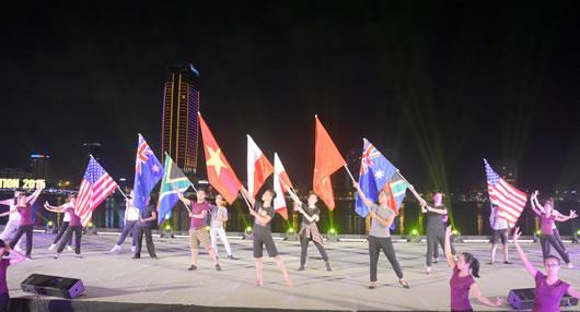 Có một lễ hội âm nhạc cùng pháo hoa