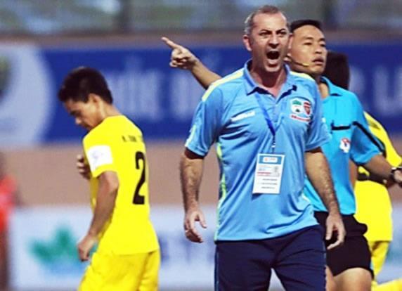 Trưởng Ban Trọng tài QG, ông Nguyễn Văn Mùi: HLV Graechen đã bị nhiễm tính đổ thừa