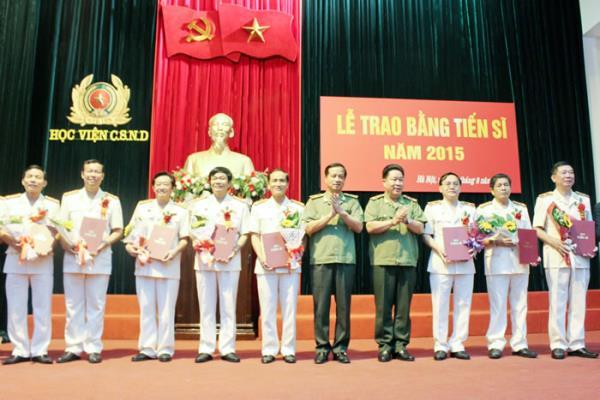 Học viện CSND trao bằng tiến sĩ năm 2015 cho 52 nghiên cứu sinh