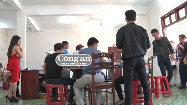 Bắt quả tang hàng chục đối tượng phê tại karaoke