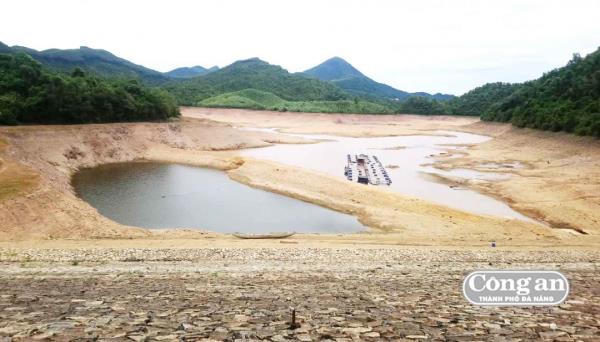 Hạn hán, mặn hoành hành các tỉnh miền Trung (Bài 4: Bao giờ hết cảnh vừa canh thủy triều vừa ngóng thủy điện?)