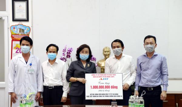 Tiếp nhận 1 tỷ đồng hỗ trợ các tập thể, cá nhân phòng, chống Covid-19