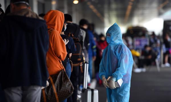 Sân bay Vân Đồn đón hơn 500 người Việt từ vùng dịch về theo quy trình đặc biệt