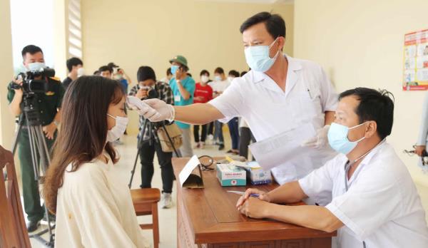 Thực hiện đúng quy trình giám sát, cách ly y tế người về từ vùng dịch