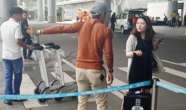 Siết chặt Grab dù tại cửa ngõ hàng không quốc tế