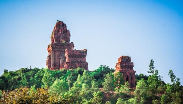 Tu bổ Tháp Bánh Ít