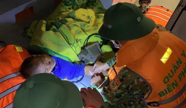 Kịp thời cứu ngư dân gặp nạn