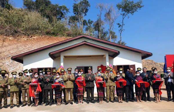 Khánh thành trụ sở làm việc cho Công an bản Đen Sa Vẳn (Lào)