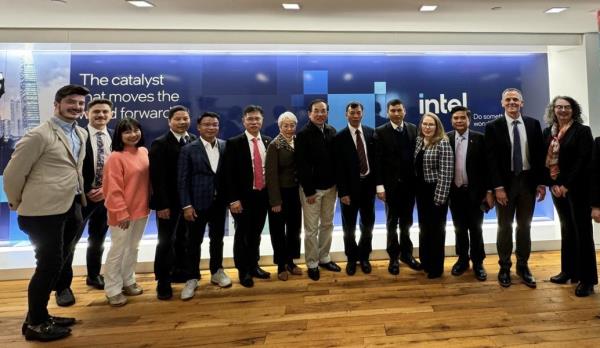 Intel cam kết hỗ trợ phát triển đào tạo trí tuệ nhân tạo (AI) tại Đà Nẵng