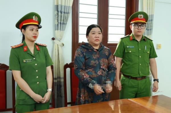 Vay hơn 1 tỉ nướng vào web đỏ đen, người phụ nữ bị bắt tạm giam