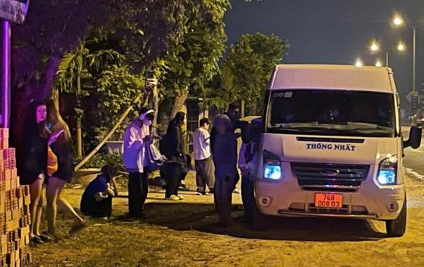 Xe khách nhồi nhét khách