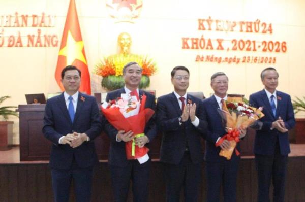 Chủ tịch UBND và Chủ tịch UBMTTQVN thành phố Đà Nẵng xin nghỉ hưu trước tuổi để thuận tiện cho việc sắp xếp cán bộ