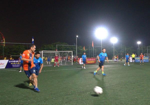 Gần 300 VĐV tham gia giải bóng đá doanh nhân trẻ Đà Nẵng