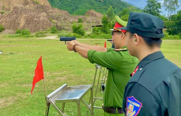 Gần 400 CBCS Công an Đà Nẵng tham gia kiểm tra, bắn đạn thật súng ngắn quân dụng năm 2024