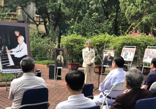 Triển lãm 30 bức ảnh về Đại tướng Võ Nguyên Giáp