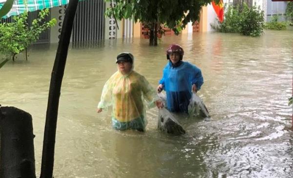 Mưa lớn còn kéo dài, Đà Nẵng huy động toàn dân khơi thông cửa thu nước