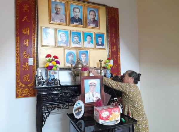 Về quê hương cát trắng, phi lao