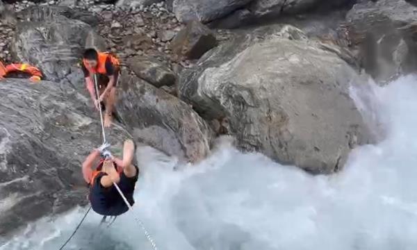 Bộ trưởng Bộ Công an gửi thư khen hành động dũng cảm, kịp thời vì nhân dân của Công an TP Đà Nẵng