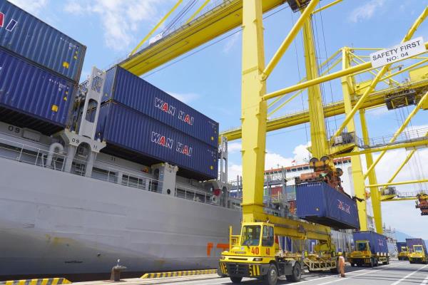 Cảng Đà Nẵng chuyển đổi số công tác quản lý, điều hành hoạt động xe đầu kéo vận chuyển container xuất nhập tàu