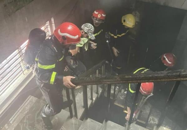 4 CBCS bị thương trong lúc giải cứu 12 người thoát khỏi đám cháy