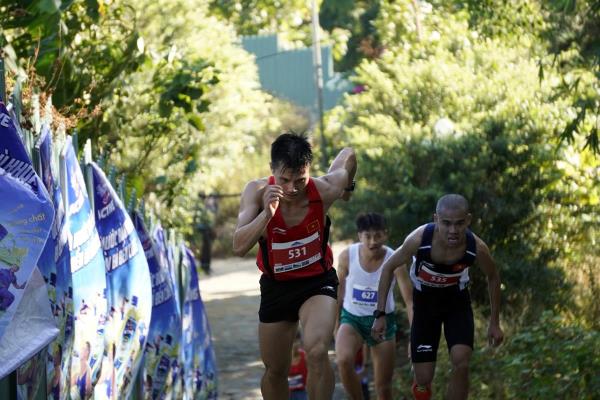 1.500 VĐV tham gia Giải việt dã Chinh phục đỉnh cao Bà Rá