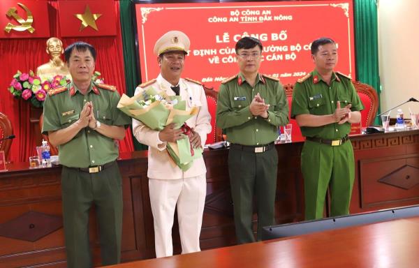 Công bố quyết định bổ nhiệm lại Phó Giám đốc Công an tỉnh Đắk Nông