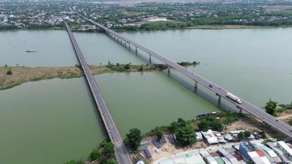 Xe cứu thương, cứu hỏa vẫn được lưu thông khi sửa chữa cầu Câu Lâu mới